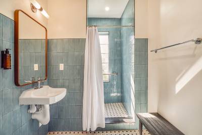freehand-miami-8-bed-shared-room-7-bathroom-1200×801